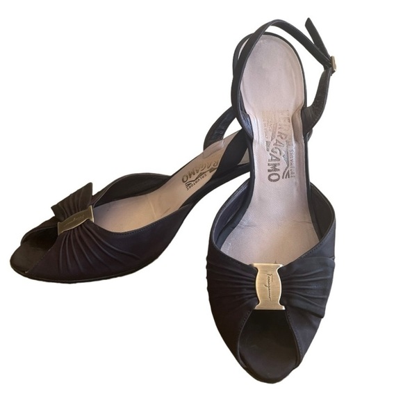 Salvatore FERRAGAMO dark purple Leather Bow Accents Slingback Pumps Size: 9 - Picture 1 of 13